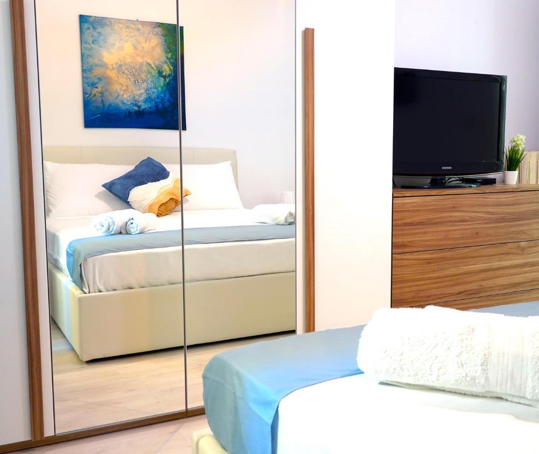 Hostly - Vittoria House - Near The Center With Private Parking Lejlighed Napoli Eksteriør billede