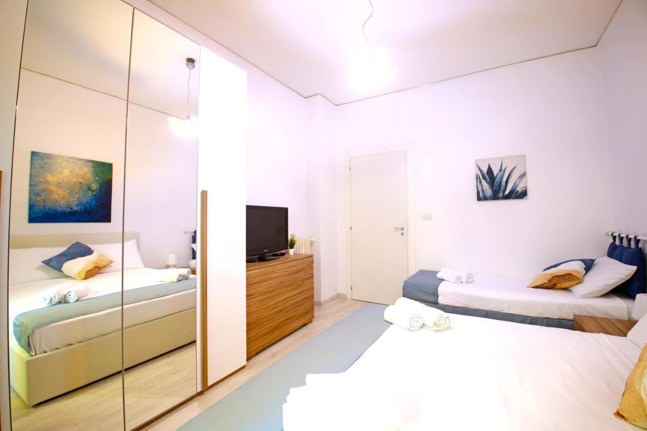 Hostly - Vittoria House - Near The Center With Private Parking Lejlighed Napoli Eksteriør billede
