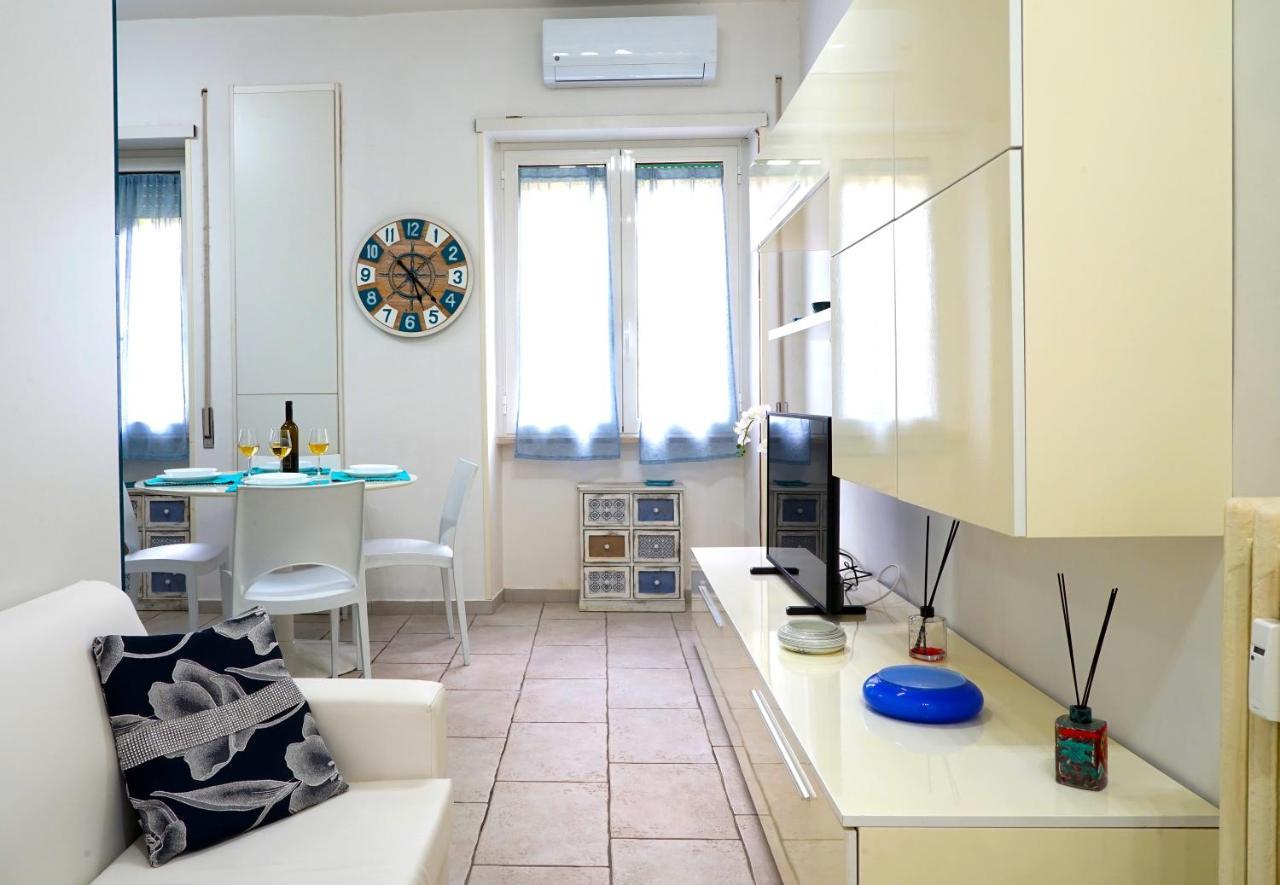 Hostly - Vittoria House - Near The Center With Private Parking Lejlighed Napoli Eksteriør billede