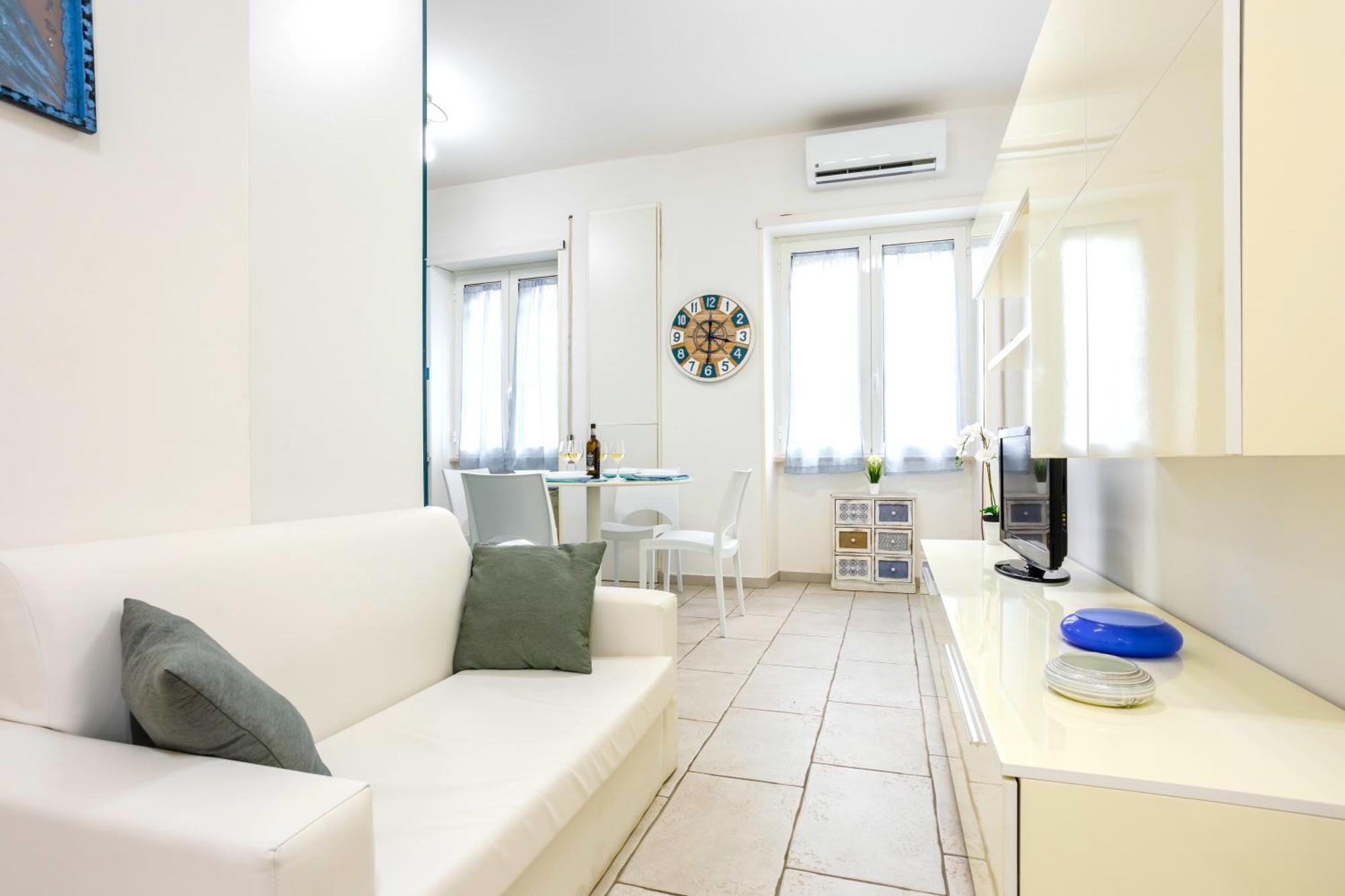 Hostly - Vittoria House - Near The Center With Private Parking Lejlighed Napoli Eksteriør billede