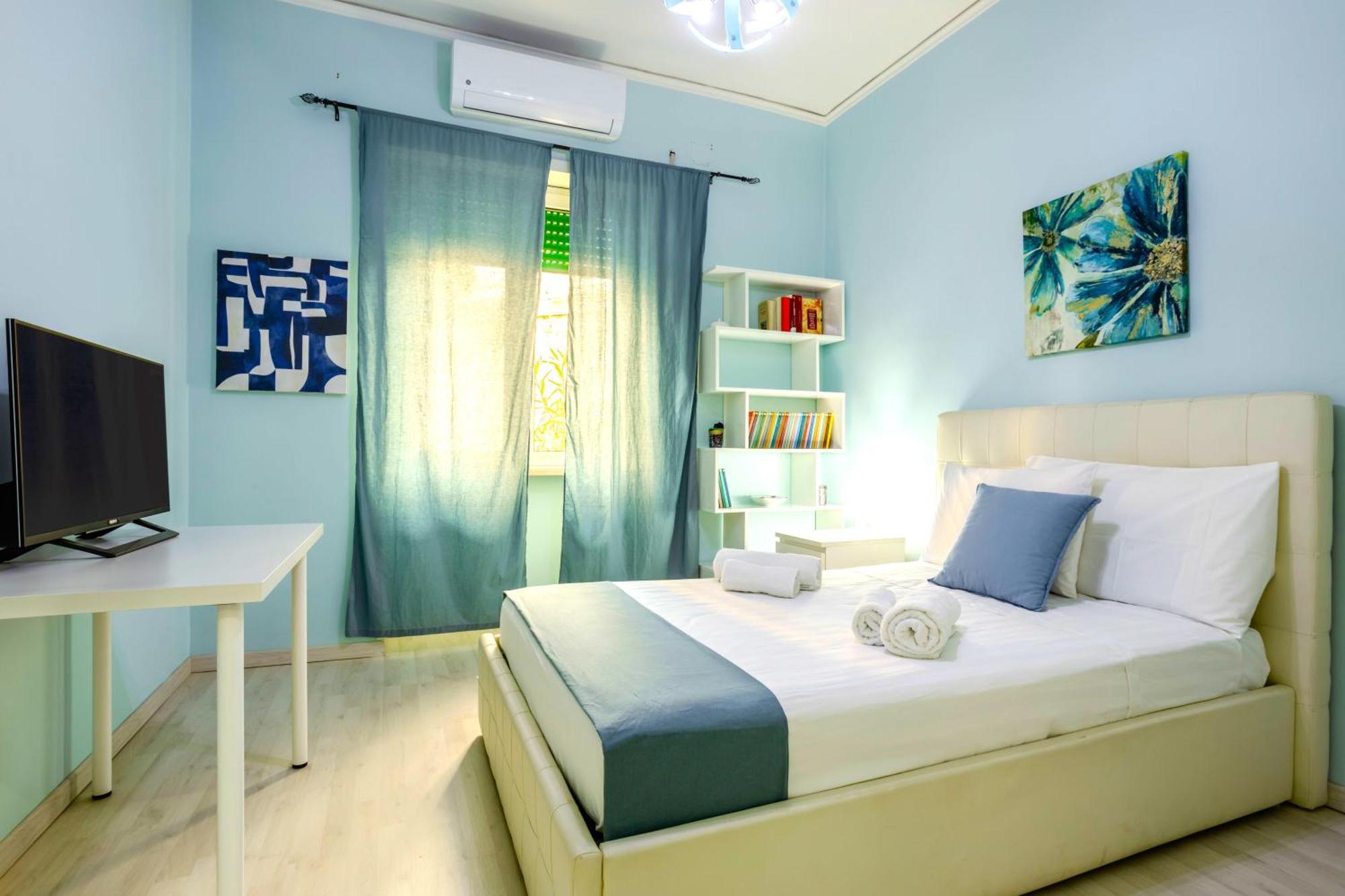 Hostly - Vittoria House - Near The Center With Private Parking Lejlighed Napoli Eksteriør billede